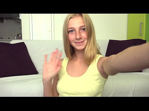 ❤️ Kiam mi enuas, mi pigre masturbas mian rozkoloran kuzon Pornofilmo ĉe ni ❌️