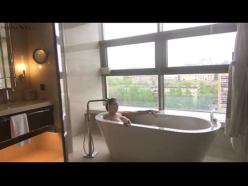 ❤️ Terura bebo Pasie ŝerĉas sian kuzon en la banĉambro Pornofilmo ĉe ni ❌️
