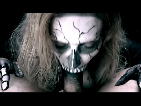 ❤️ Demona knabino suĉanta kokon per sia nigra buŝo kaj glutante kumon. Pornofilmo ĉe ni ❌️