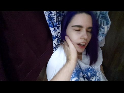 ❤️ Trovis mian fratinon en la ŝranko kaj helpis ŝin kumi Pornofilmo ĉe ni ❌️